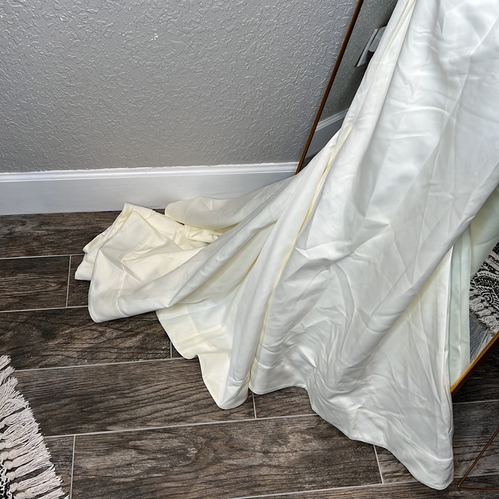 HOUSE OF CB 'Emilie' Off White Satin Mermaid Bridal Gown NWOT - Picture 14 of 16